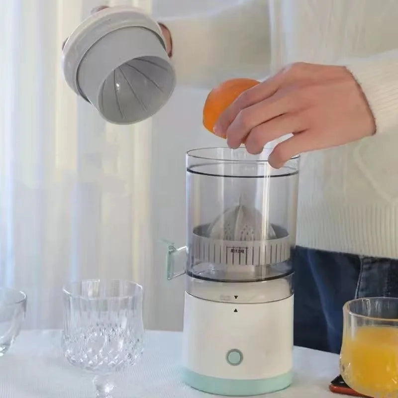 VitaSqueeze™ - Presse-fruit portable tout-en-un