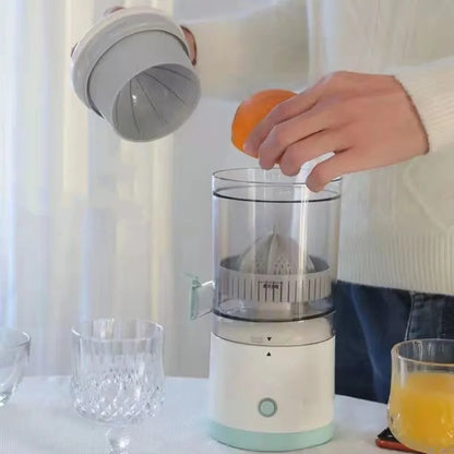 VitaSqueeze™ - Presse-fruit portable tout-en-un